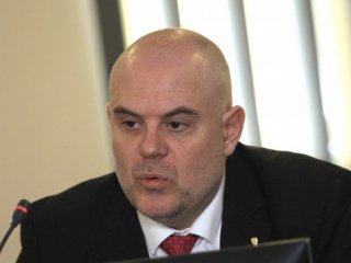 Главният прокурор Иван Гешев критикува остро намерението на управляващите 23