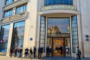 След трудната 2020 г. LVMH отчете рекордни приходи през миналата година благодарение на силното четвърто тримесечие на марки като Louis Vuitton.