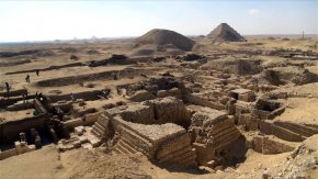 Тримесечни разкопки, разкриващи напълно непокътнат гробен комплекс в Сакара