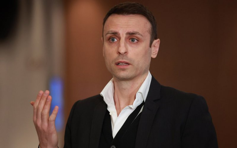 Кандидатът за президент на Българския футболен съюз Димитър Бербатов започна