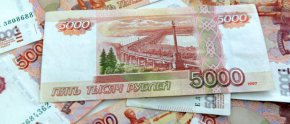 Руската валута поскъпва с около 1% към 83,50 рубли за долар