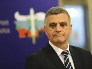 Оставката на военния министър на България в момент на такава
