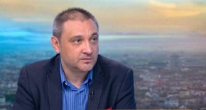 На свой ред депутатът от ИТН Станислав Балабанов увери, че не трябва да има внушения за разтърсване на коалицията заради сертификата