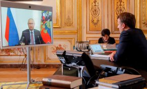 Френският президент Еманюел Макрон обеща в понеделник да продължи да разговаря с Владимир Путин, въпреки че досега не е успял да повлияе на ескалиращата атака на руския президент