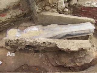 Бързи факти Древен саркофаг е открит под парижката катедрала Нотр ДамДвама