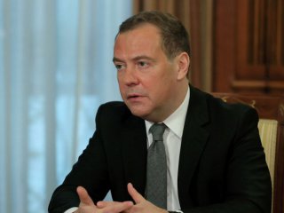 Бившият руски президент Дмитрий Медведев обвини Запада че води хибридна