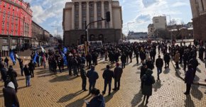 „Протест на умните, интелигентните и можещите хора“ – така определи мероприятието бившият културен министър Вежди Рашидов