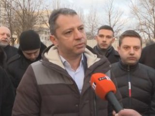 Депутати и симпатизанти на ГЕРБ се събират пред ГДНП в