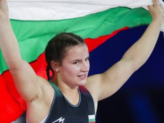 Световната шампионка по борба от 2021 г Биляна Дудова се