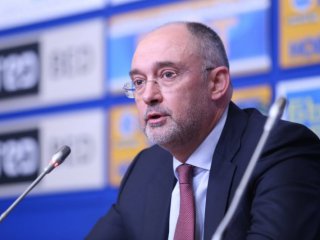 Българския футболен съюз търси Петър Величков за да му връчи