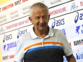 Собственикът на Локомотив Пловдив Христо Крушарски обяви че напуска клуба
