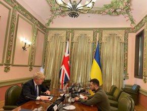 Посещението беше оповестено за първи път от посолството на Украйна в Обединеното кралство, което публикува снимка на двамата в Туитър