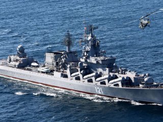 Руският ракетен крайцер Москва флагманът на Черноморския флот потъна при