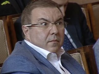 Бившият здравен министър Костадин Ангелов ГЕРБ връчи таблетки на зам председателя