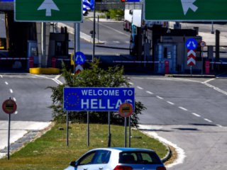 Гърция удължи до 1 май ограниченията за влизане в страната