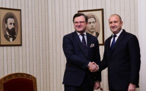  

Държавният глава увери, че България ще продължи да прави всичко възможно и да оказва пълна подкрепа на Украйна “в рамките на нашите възможности”.