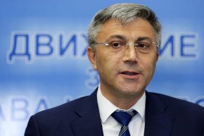 „След Байрама (2 май) всички да се готвим за предсрочни избори”, заяви лидерът на ДПС Мустафа Карадайъ пред българските граждани в Турция
