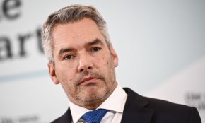 По-рано този месец австрийският канцлер заяви, че "не е възможно" Европейският съюз да наложи ембарго на руския газ