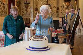 
Певецът Ед Шийрън и над 100 национални съкровища ще се присъединят към около 10 000 изпълнители в грандиозното шествие в края на четиридневните празненства, с които през юни ще бъде отбелязан 70-годишният платинен юбилей от възкачването на кралица Елизабет II на британския трон