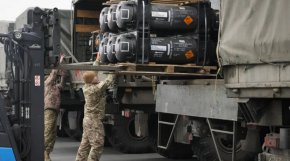 Украинските войски получават FGM-148 Javelins - американска преносима противотанкова ракета, предоставена от САЩ на Украйна.