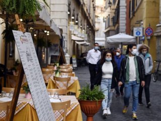 От 1 май в Италия отпада зеления сертификат До 15