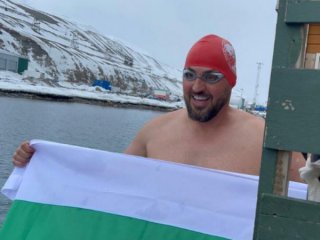 Легендата в маратонското плуване Петър Стойчев прибави още един златен