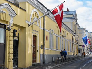 Русия обяви седем служители на датското посолство в Москва за