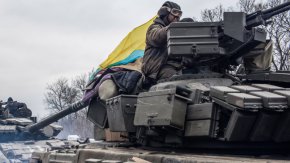 България само обещава, но на практика дори логистично е трудно, а финансово е крайно неизгодно да организира ремонта на украинска бойна техника", заявиха пред 19 минути експерти