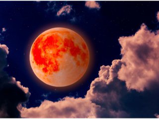 Кървава Луна