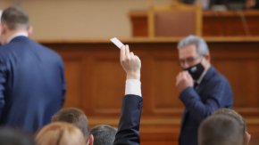 Оставката на Мирослав Иванов беше поискана от всички опозиционни партии заради "системно превишаване на правата"