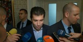 ГЕРБ-СДС, „Възраждане” и ДПС поискаха Иванов да си тръгне от поста на заместник-председател на НС, тъй като според тях той не се справя с воденето на заседания