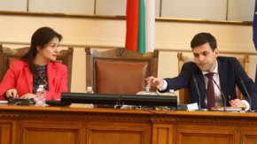 Росица Кирова и Никола Минчев на председателската катедра в НС