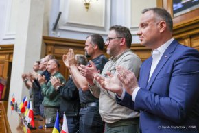 Президентът на Полша заяви пред украинските депутати, че "само Украйна има право да решава за своето бъдеще" в реч, която беше първото лично обръщение на чуждестранен държавен глава към украинския парламент след руската инвазия