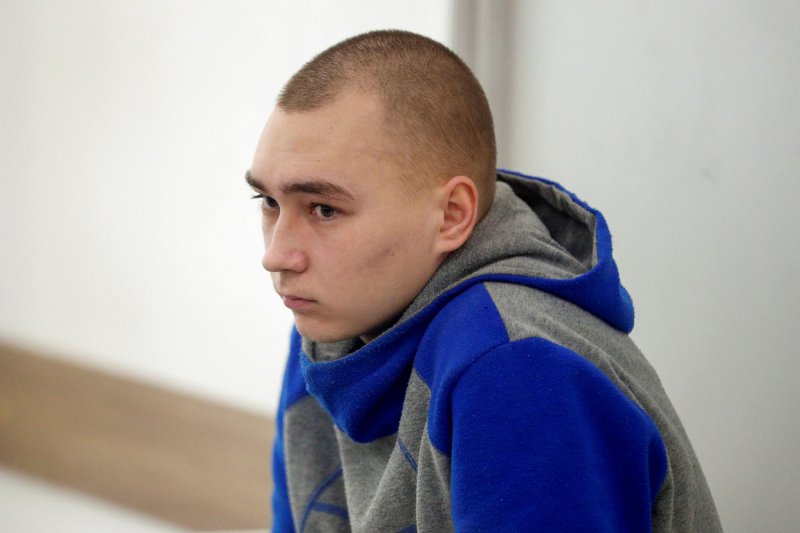 Съдът в Киев признава 21-годишния руски войник Вадим Шишимарин за