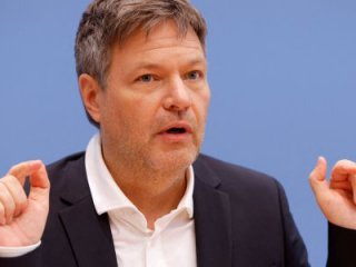 Германският вицеканцлер заяви пред парламента на страната че продължаващите приходи