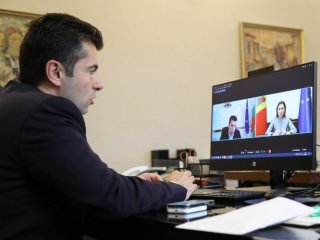 Министър председателят Кирил Петков проведе видеоконферентен разговор с президента на Република