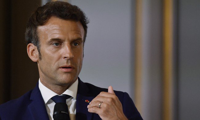 Френският президент Еманюел Макрон изрази готовност да събере в Париж,