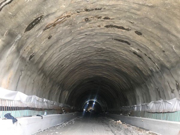 Договорите за строежа и за надзора на тунела под Шипка