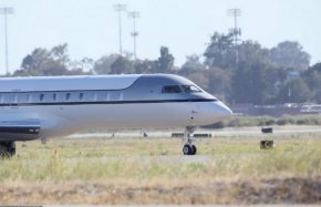 Херцогът и херцогинята на Съсекс отлетяха обратно за Калифорния със самолет Bombardier Global 6000, на снимката горе