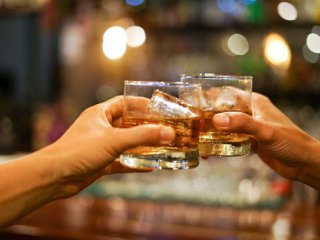 Бързи факти Учени разработиха ядливи етикети които разпознават фалшиво уиски