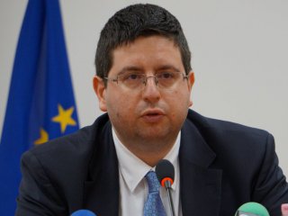 Доц Петър Чобанов бивш министър на финансите сега народен представител