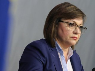 Лидерът на БСП Корнелия Нинова която е вицепремиер и министър