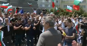 Мустафа Карадайъ каза, че не се притеснява да слиза при протестиращите