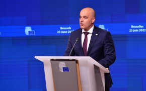 
 Никой не може да наложи каквото и да било решение без нашето съгласие. Всичко направихме, сега ЕС е на ход", заяви македонският премиер Димитър Ковачевски.