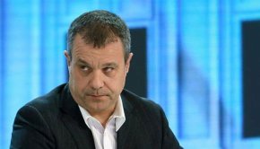 Кошлуков опита да избегне и не засегна въпросите за постоянните протести срещу него през 2020 г., за подписката за оставката му, за критичните международни доклади за работата на БНТ под негово управление