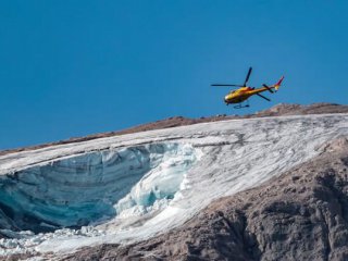 Срутилият се ледник в планината Мармолада в Доломитите