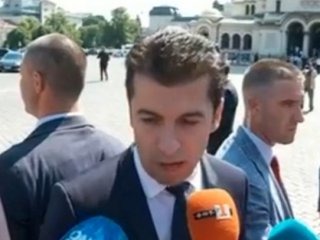 Кирил Петков заяви пред журналисти че в момента няколко депутати