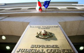 Двете жалби срещу избора се изпращат на председателите на Върховния касационен съд и на Върховния административен съд