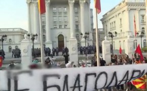 Лидерът на ВМРО-ДПМНЕ Християн Мицкоски призова за отхвърляне на френското предложение. По думите му включените в него български условия е форма ултиматум и диктат. 
