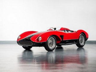 Един от едва 19 те модела Ferrari 500 TRC Spider произвеждани